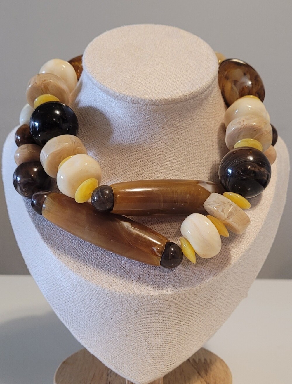 Retro Marbled Lucite Statement Necklace | Caramel, Chocolate & Cream | MCM
